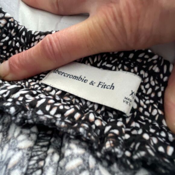 EUC Abercrombie & Fitch Tapered Black White Print Pull On Pants - XS - Picture 8 of 8
